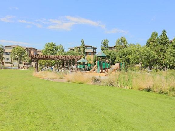 3rd image of 766 Luna Park Dr