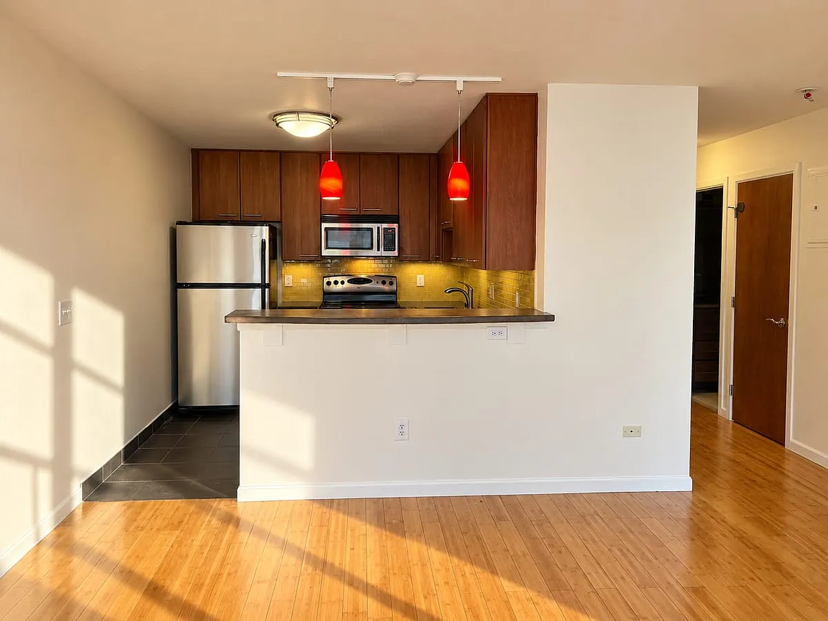 1 bed, 588 sqft, $1,325 — Photo 2