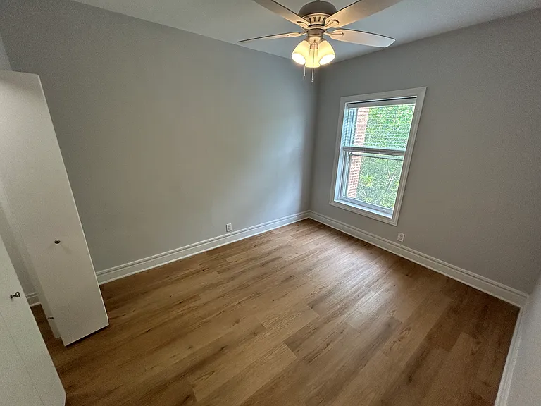 1303 W Roscoe St #2 — Photo 8