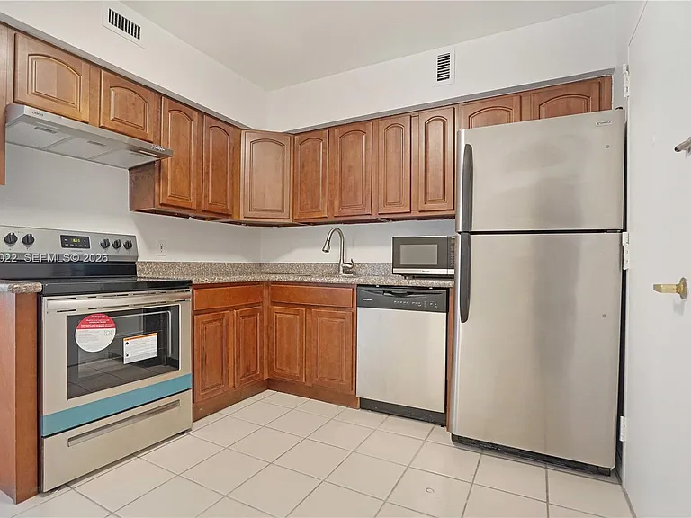 5700 Collins Ave #10C — Photo 8