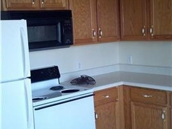 2nd image of 3289 Tower Dr APT D