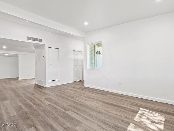 4th image of 5466 S Santa Cruz Ave
