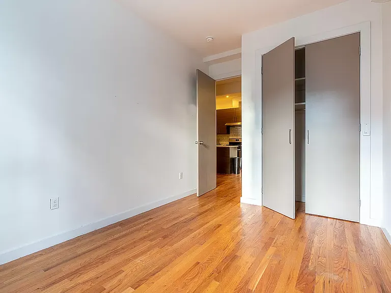 500 Leonard St #4R — Photo 4