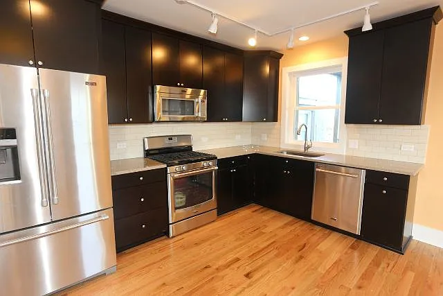 3731 N Janssen Ave #3 — Photo 2