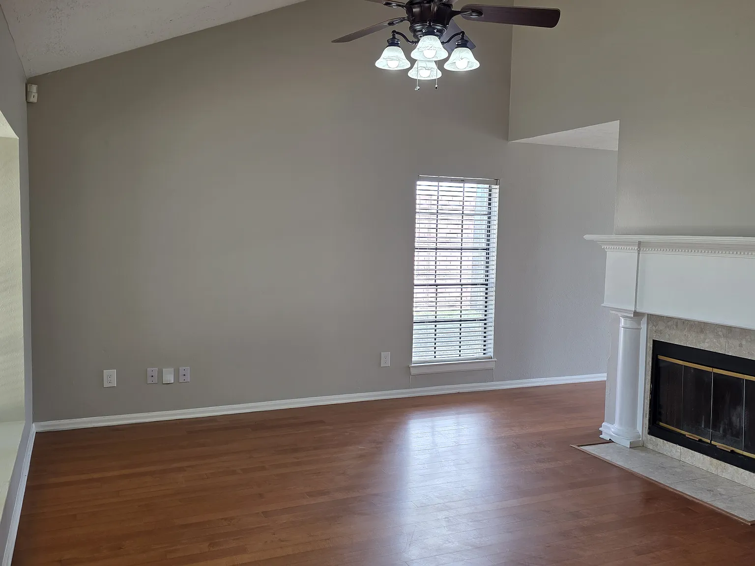 3 bed, 2.5 bath, 1600 sqft, $1,930 — Photo 2
