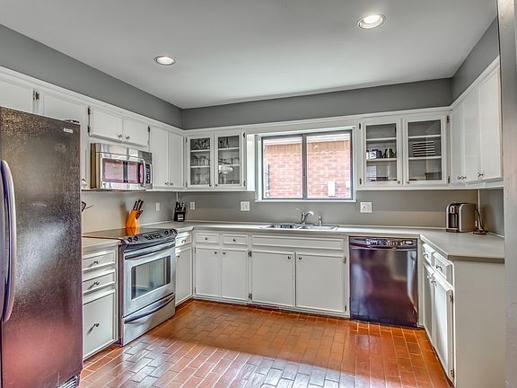 5th image of 4309 Foxglove Ln