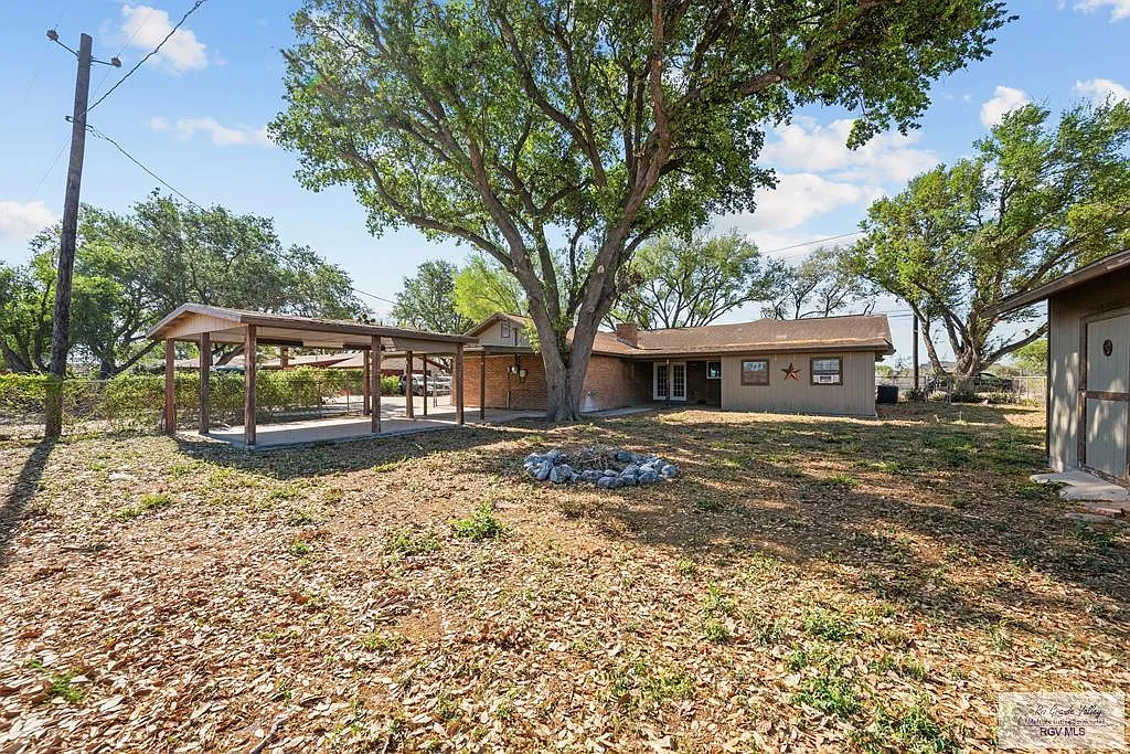 4 bed, 2.0 bath, 1843 sqft, $1,900 — Photo 2