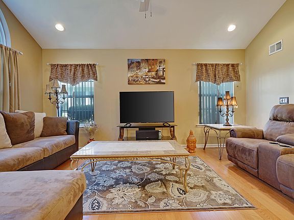 5th image of 12 Wellington Ln