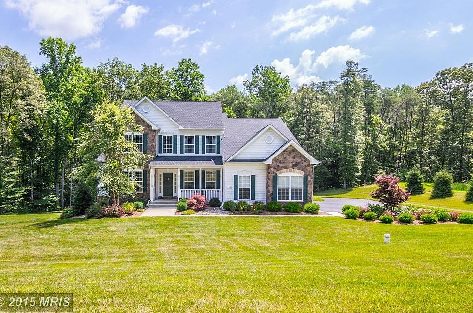 Gorgeous Colonial on 3.6  Tree Lined Acres