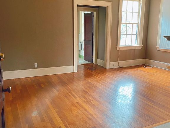 3rd image of 3303 Southview Ave APT B