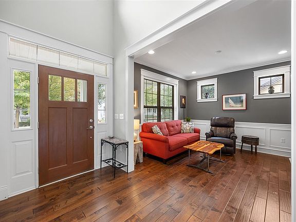 3rd image of 720 Walker Cir
