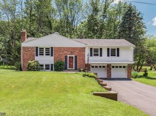 8 Warren Rd, Sparta, NJ 07871