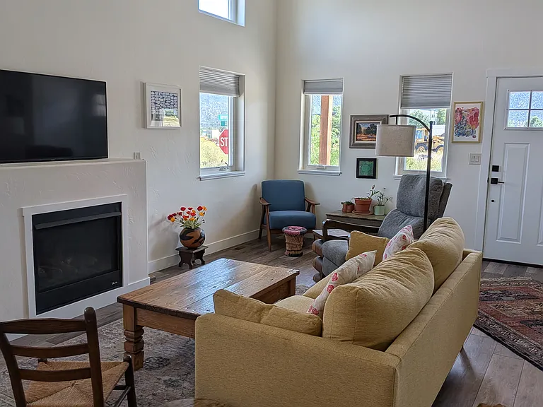 Gas fireplace, vaulted ceilings with 2 clerestory windows