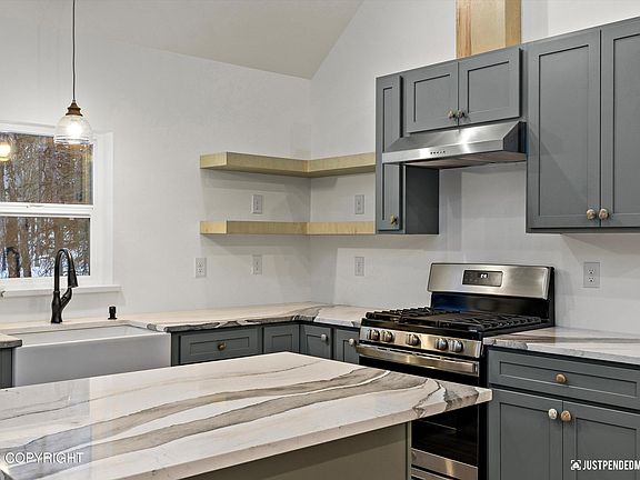 2nd image of 5515 N Wildwood Dr