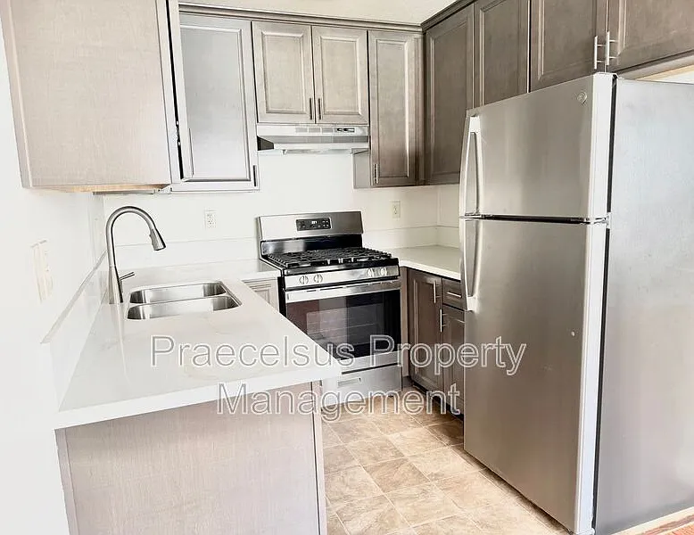 2 bed, 2.0 bath, 850 sqft, $2,400 — Photo 4