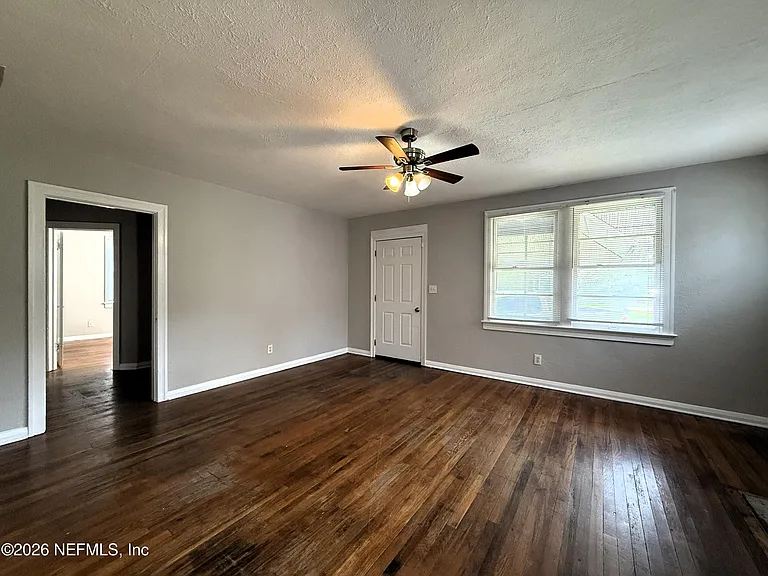 843 Mackinaw St — Photo 5