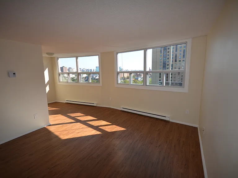 285 Loretta Ave S — Photo 32