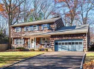 7 Oleander Dr, Northport, NY 11768