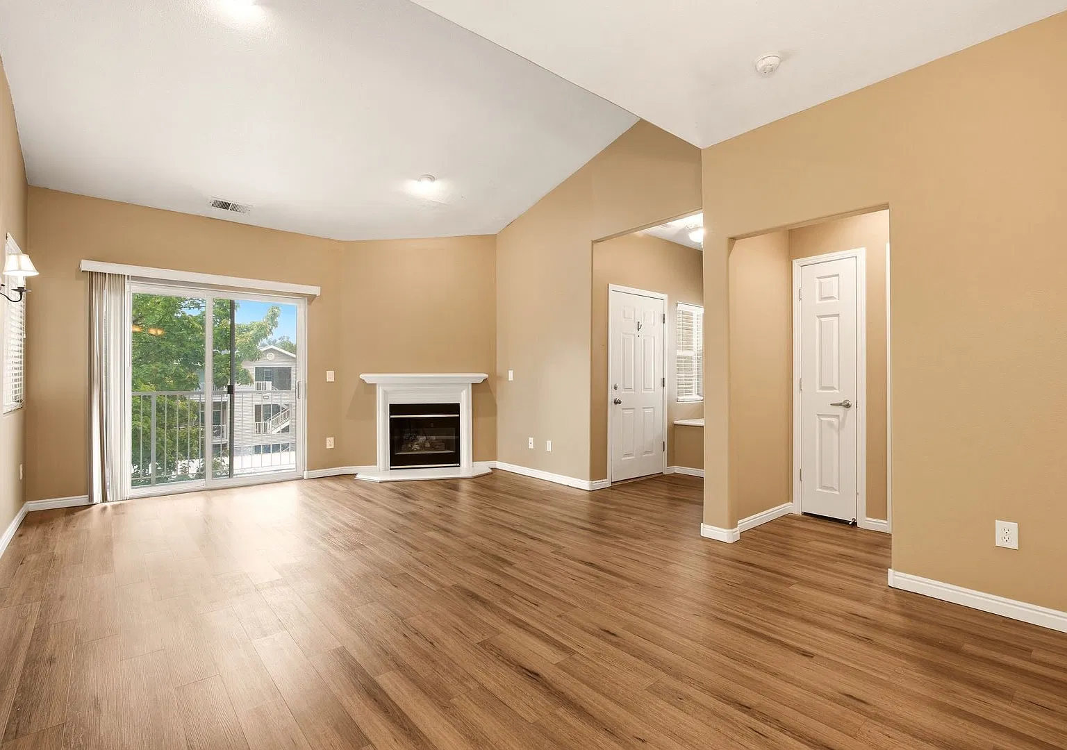 2 Bedroom Condo in Great HOA Community!! — Photo 4