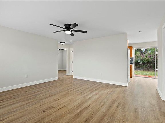 3rd image of 2122 Bonnie Drive
