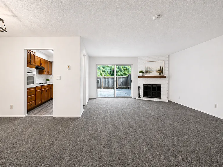 306 Chumalia St — Photo 3