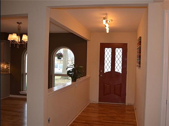 3rd image of 801 Daventry Dr