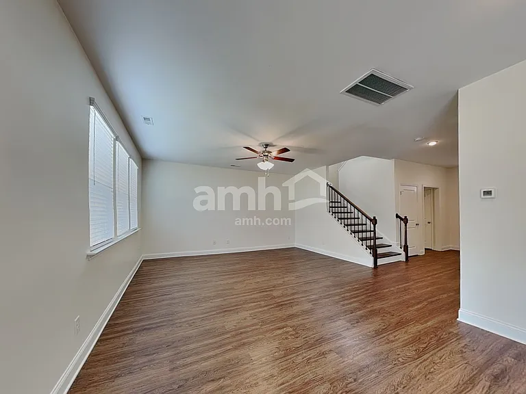 112 Pullen Dr — Photo 6