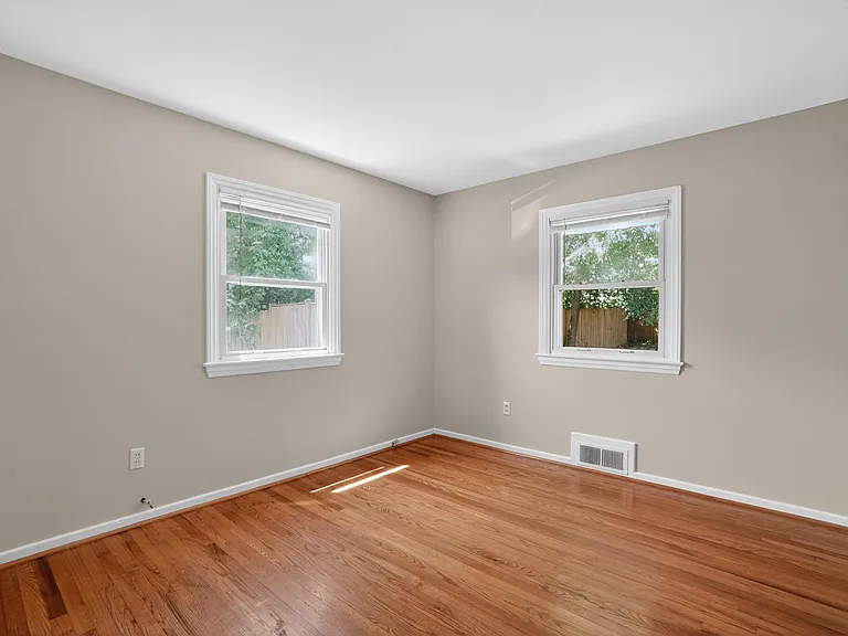 6410 Cavalier Dr — Photo 14