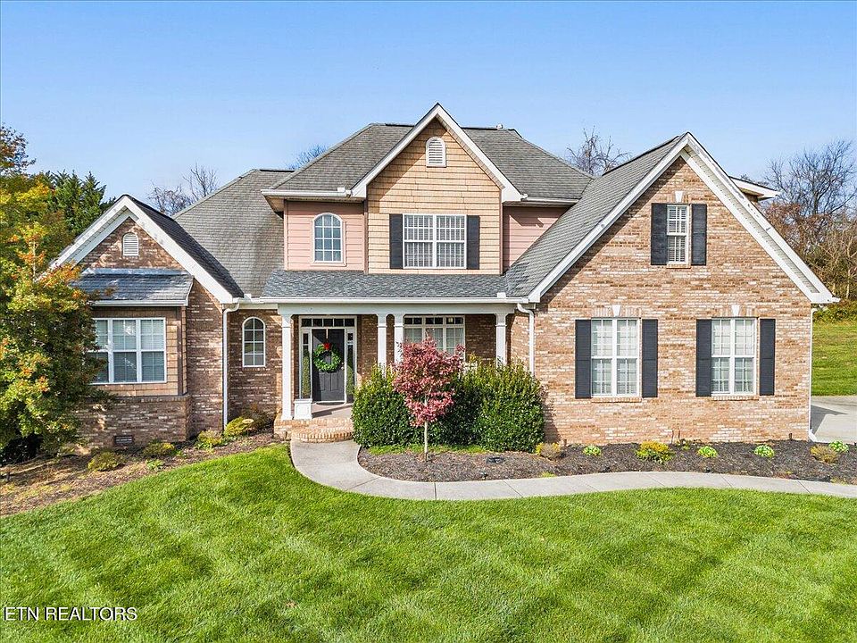 1st image of 3829 Holly Berry Dr