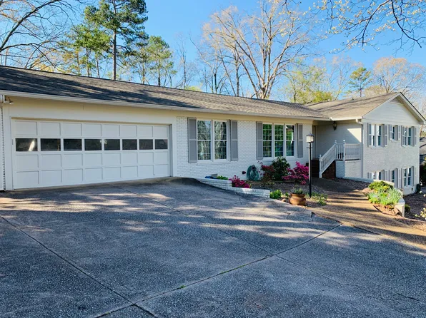 205 Club Dr, Gainesville, GA 30506