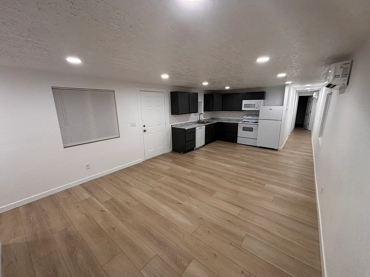 3 bed, 1200 sqft, $1,300 — Photo 3