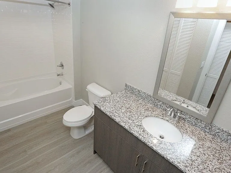 One Bedroom unfurnished master bathroom