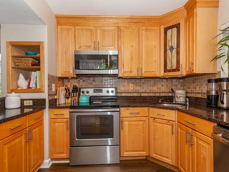 129 Governor Winthrop Rd — Photo 7