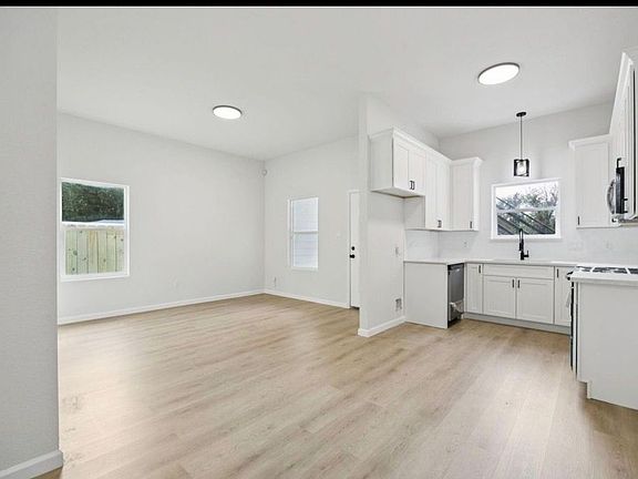 3rd image of 422 New Hampshire St