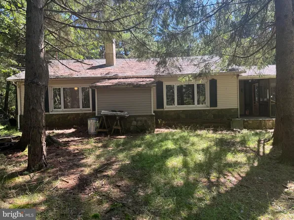 140 Kona Ln, Scotrun, PA 18355