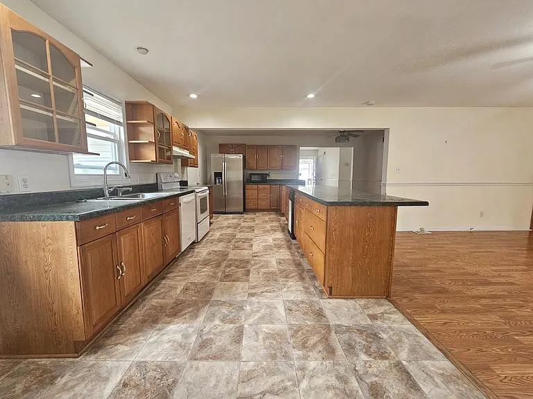 1133 Leland Cir — Photo 7