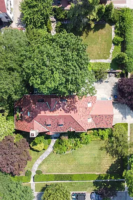 Sold by E Realty International Corp | media 33