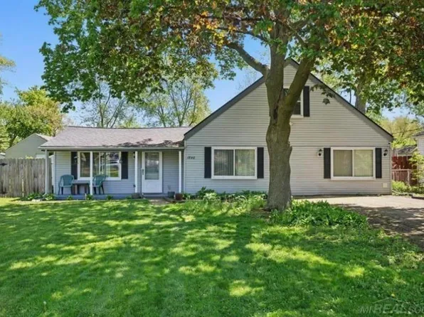 1840 Manse Rd, Waterford, MI 48328