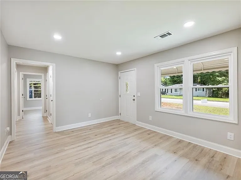 2862 Argyle Dr NW — Photo 8