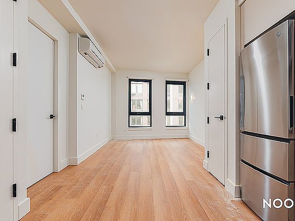 4th image of 130 Hope St #435