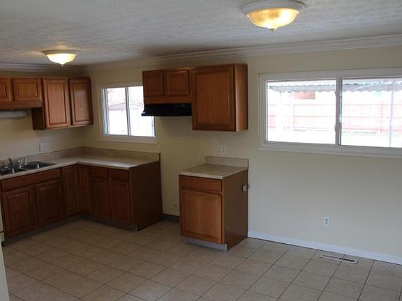 3rd image of 7078 Golding Dr