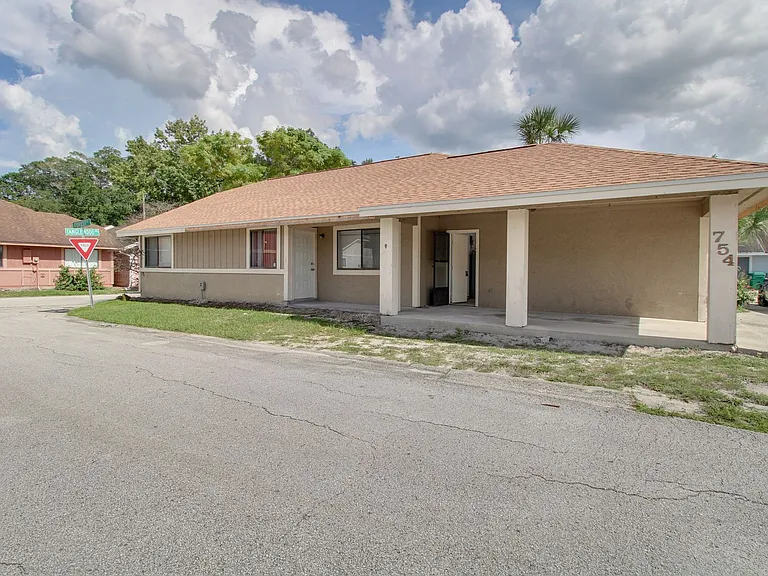 754 Forest St — Photo 1