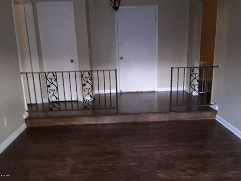 2nd image of 3447 Red Oak Cir