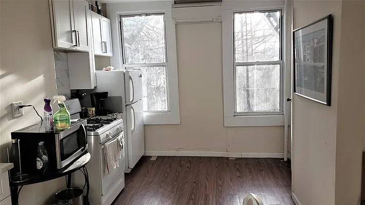 Rented by The Hamilton Group | media 21