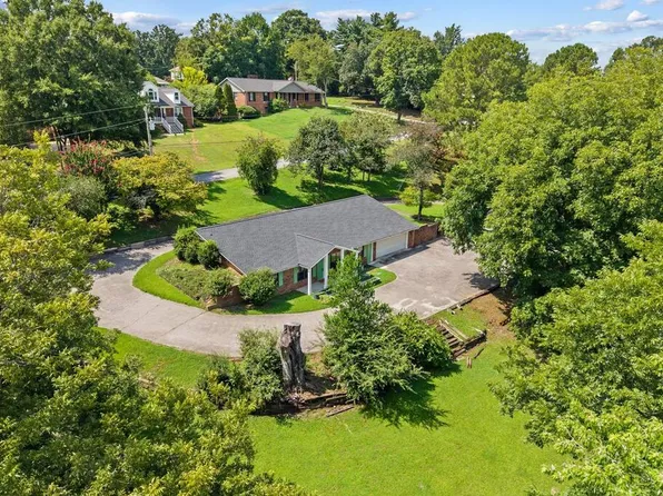 2502 E Hillview Dr, Dalton, GA 30721