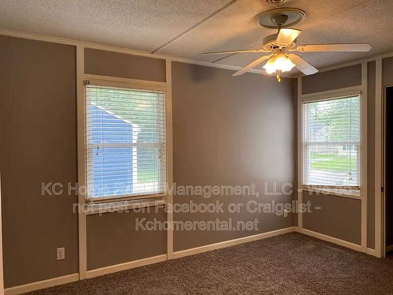 704 NE 45th Ter — Photo 22