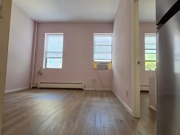 240 E 23rd St #4A, New York, NY 10010