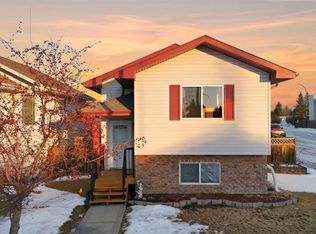 1 W Duval Cres, Red Deer, AB T4R 2Y7