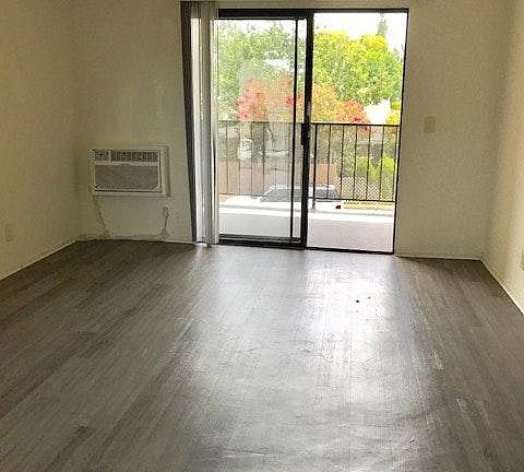4th image of 523 E Pine St APT 1