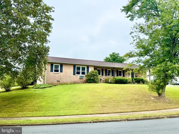 320-322 Griffith Dr S, Douglassville, PA 19518